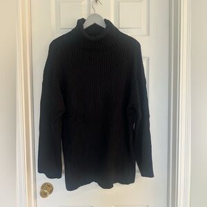 Black Oversized Ribbed Turtleneck Sweater — Small/Medium